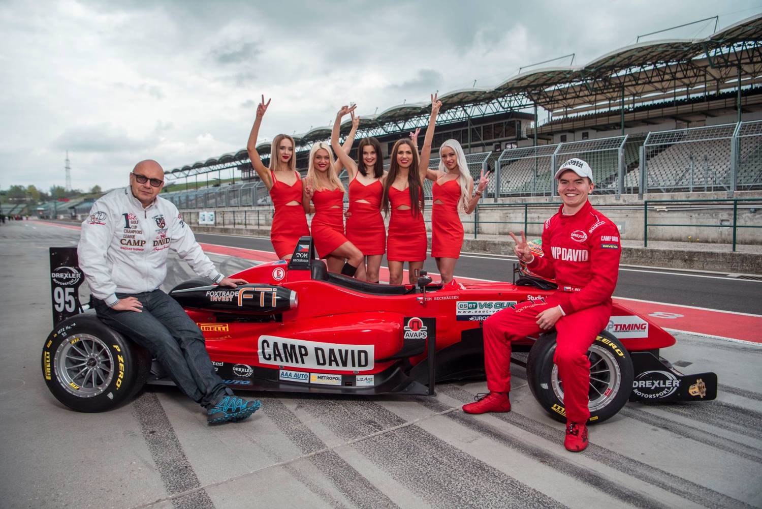 Promoteam Metropol Press Girls na Formuli F3 v Hungaroringu